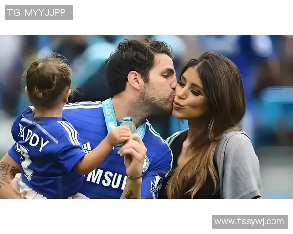 足球明星与女记者的浪漫故事背后隐藏的真相与挑战 足球明星与女记者的浪漫故事背后隐藏的真相与挑战