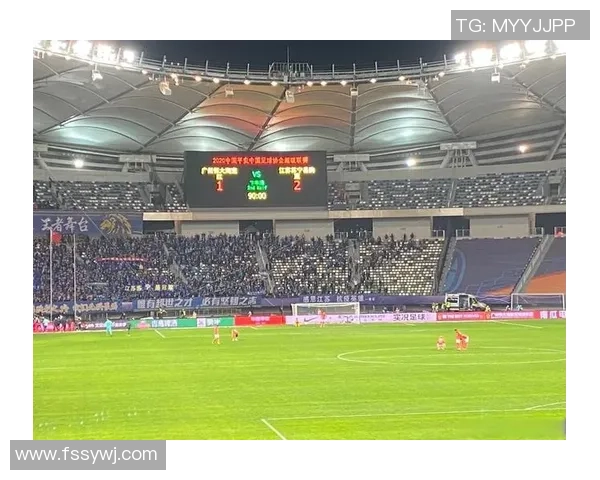 昔日绿茵场上的足球明星们欢聚一堂共度温馨老年时光的珍贵瞬间